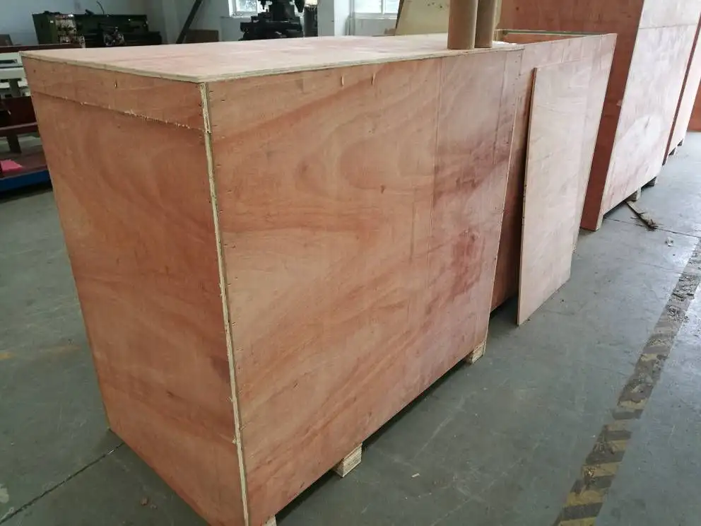 Máquina para hacer bolsas de plástico con paquete de madera